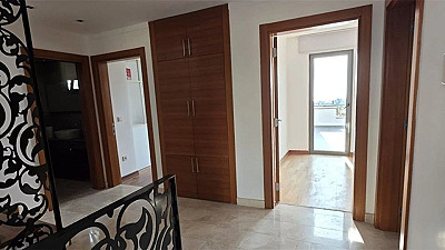 Bodrum Türkkuyusu'nda Kapanmaz Kale ve Deniz Manzaralı Satılık 5+1 Triplex Villa