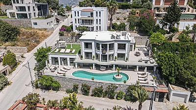 Yalıkavak'ta Denize Yürüme Mesafesinde Spa ve Kapalı Havuzlu 740 m² Malikane