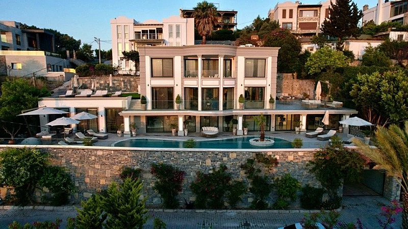 Yalıkavak'ta Denize Yürüme Mesafesinde Spa ve Kapalı Havuzlu 740 m² Malikane