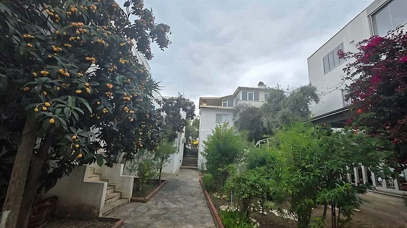 Bodrum Marina'ya 100 m Yenilenmiş 3+1 Triplex Villa | Site İçi